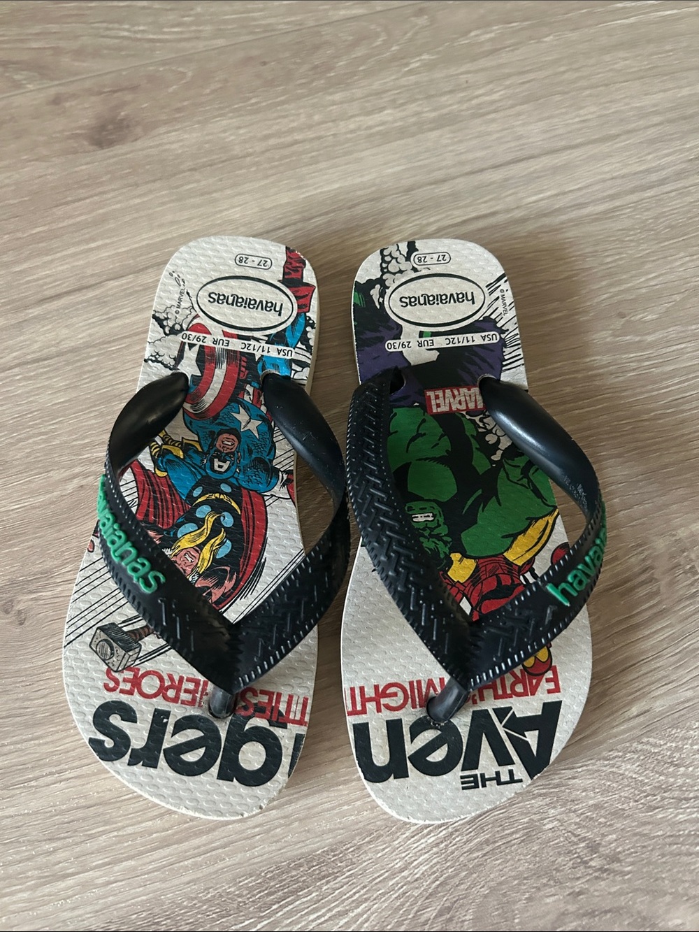 Havaianas Kids Marvel Comic Flip Flops - Black with Multicolor Print, Sz. 11/12.